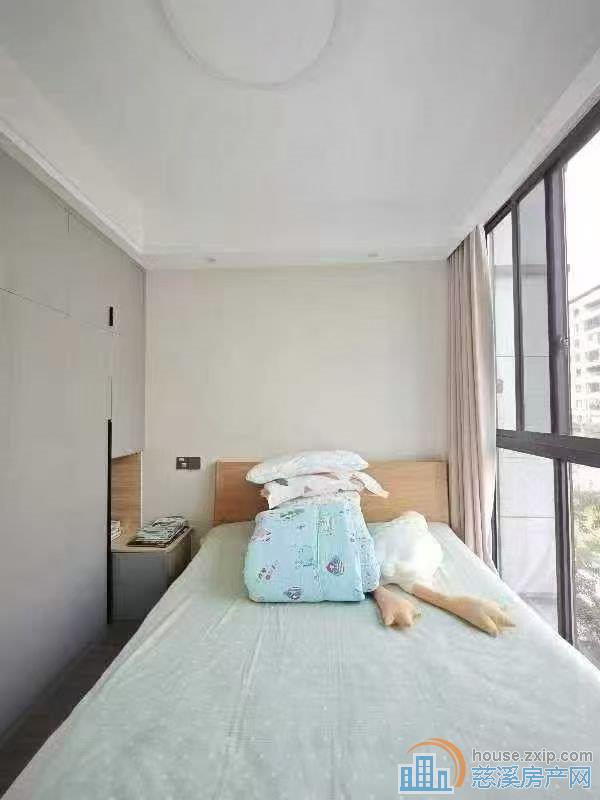 银杏小镇靠山中下层127平精装161万