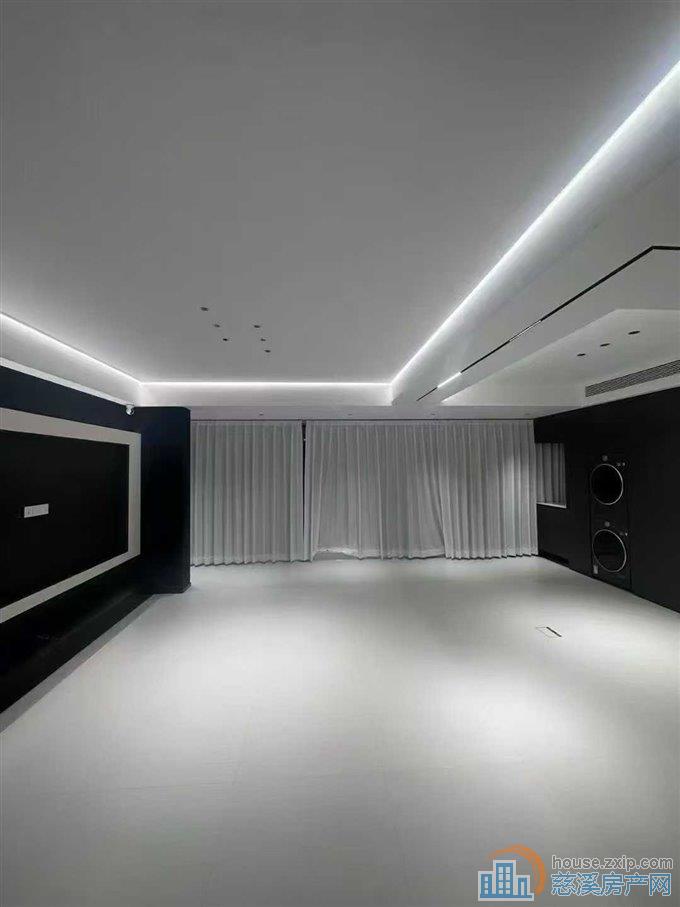 万固西区143平全新精装带车位298万