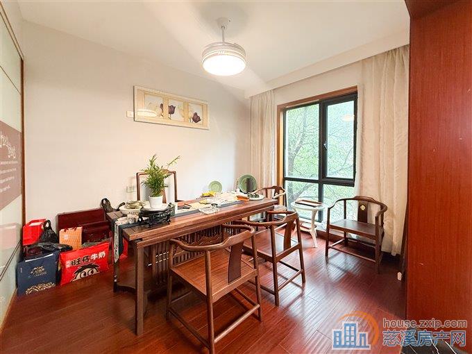 枫华富地花园134平155万送车位