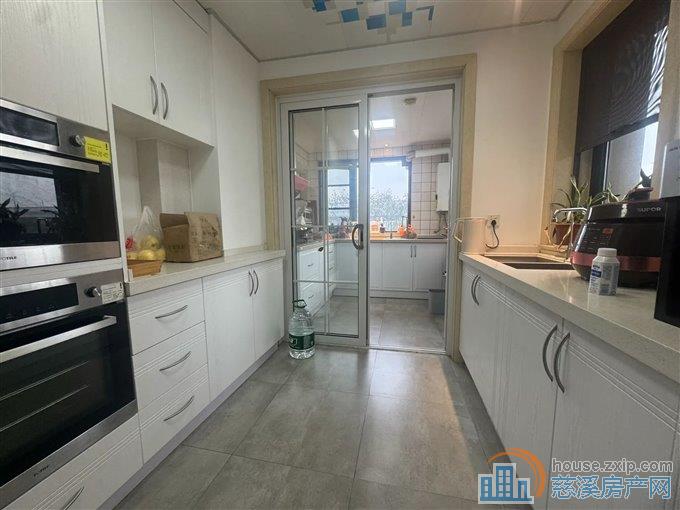 金地鸿悦188平288万满两年精装