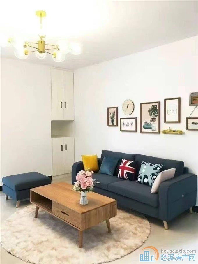 人和家园107平新装中间楼层2年112万