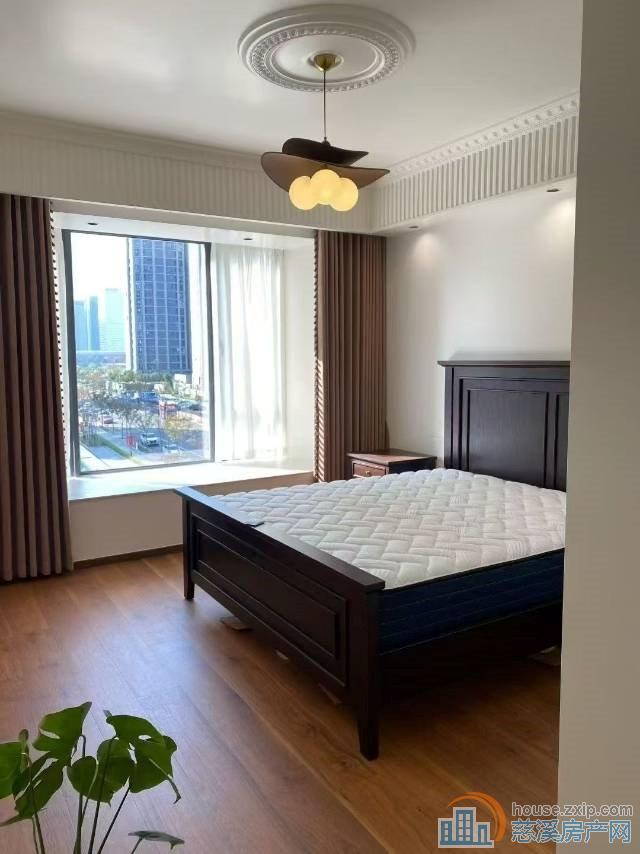 天钻花苑176平全新装修带地暖298万