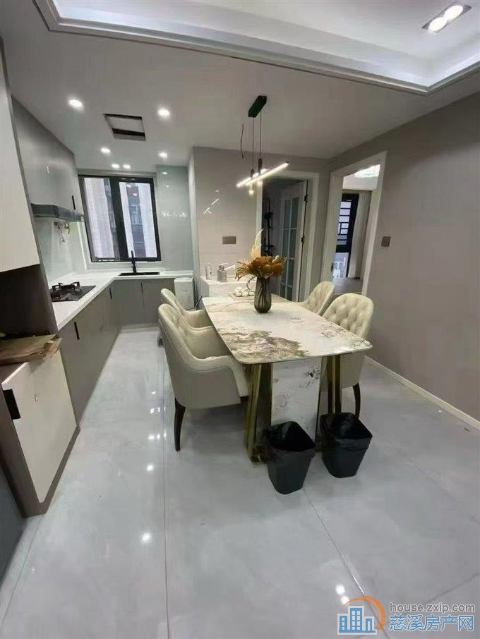 湖心半岛101平215万，豪华装修