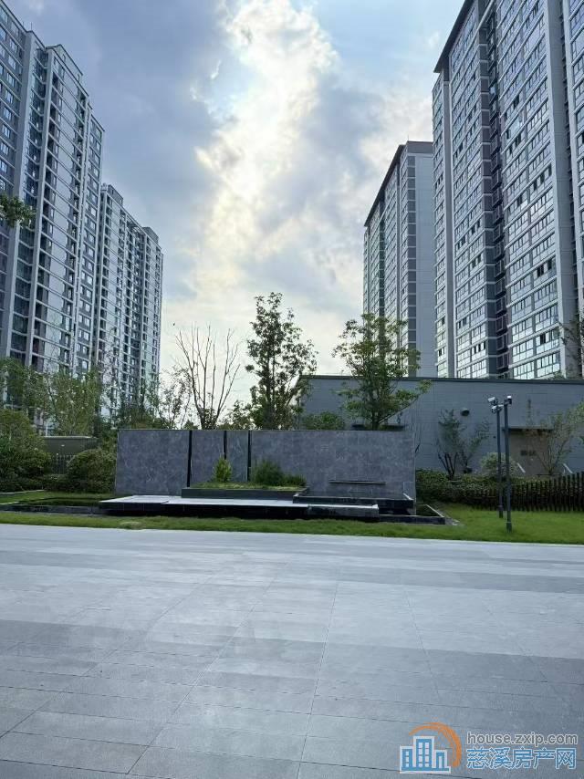 紫阙台119平2楼带露台169.8万包税