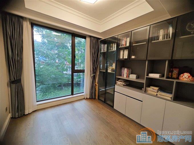 中海湖心半岛 精装130平228万