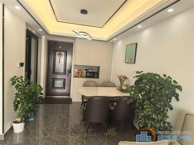 红星天铂佳苑92平120万精装修