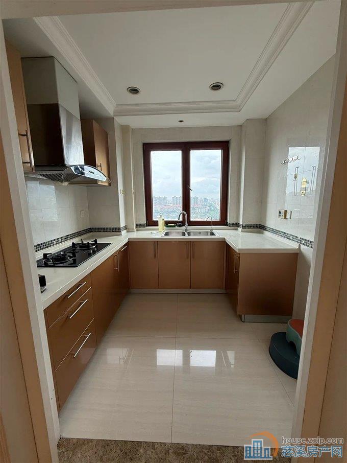 和润公寓   阳光书包房