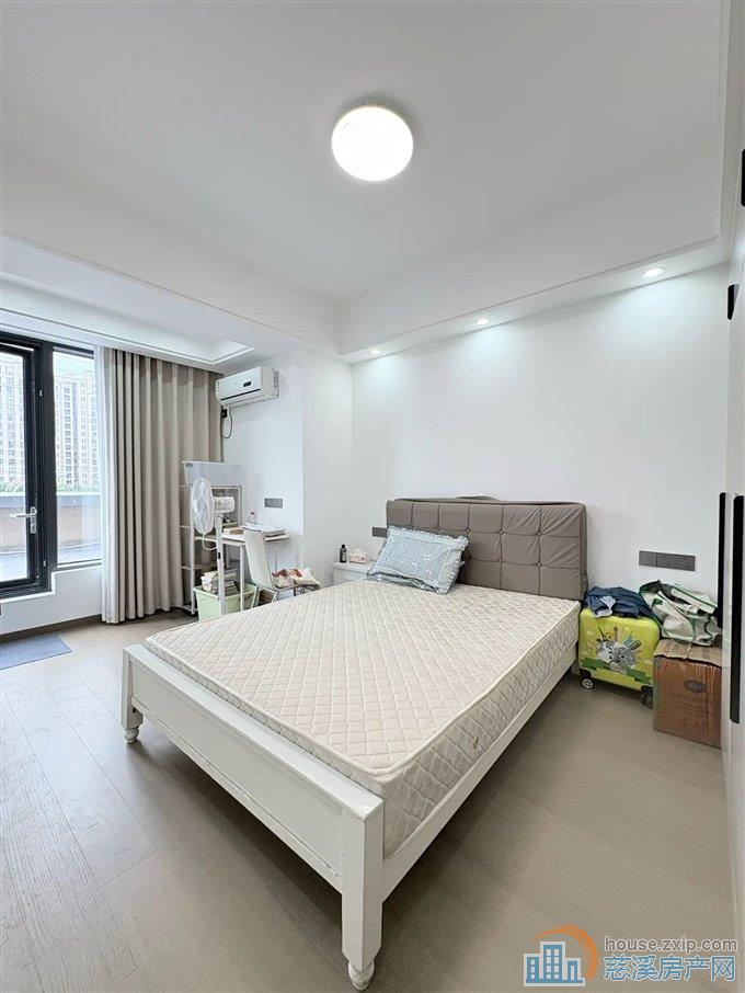 界牌新村142平168万现代装修送车位