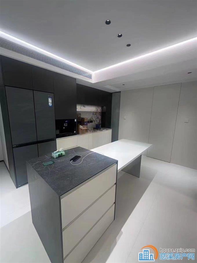 万固西区143平全新精装带车位298万