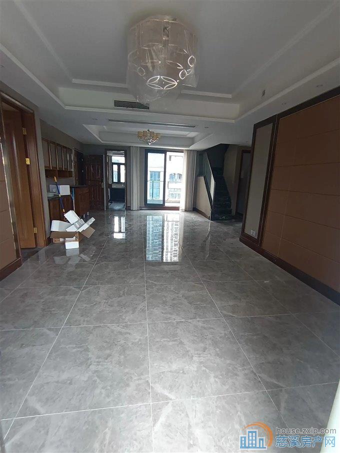 河悦府175平洋房顶复精装带三露台