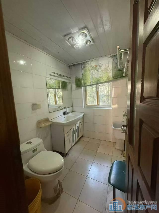 金山新村2楼68 平架空层，一口价56