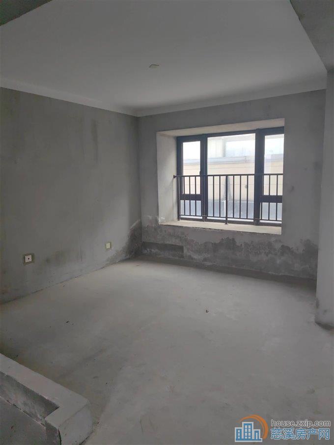 珑玥府 白坯洋房112平方168万带露台