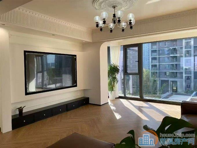 天钻花苑176平全新装修带地暖298万