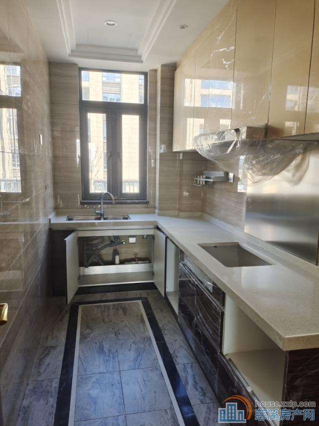 恒大河悦府洋房4楼130平统一精装115万直