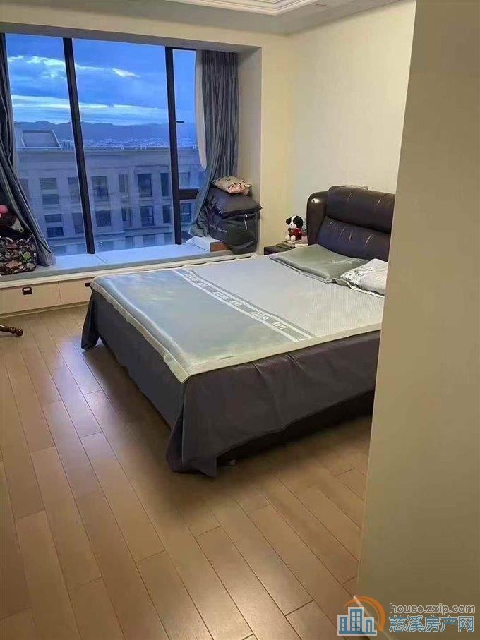 阳光城一期3室142万精装