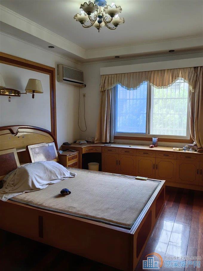 金东北苑136平150万送车库楼层好