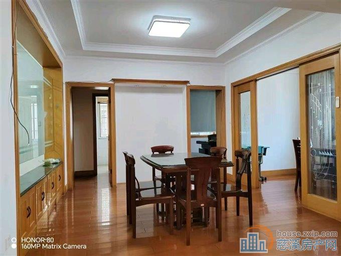 孙塘新村 三楼 151平送30平大车库