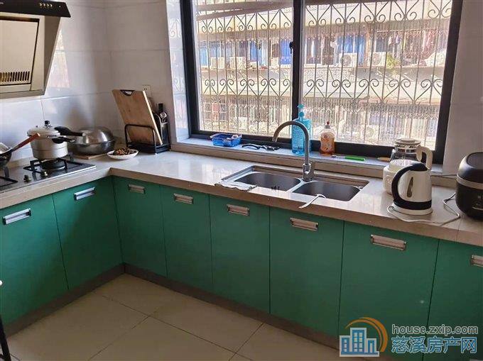 印染厂宿舍74平83万精装修