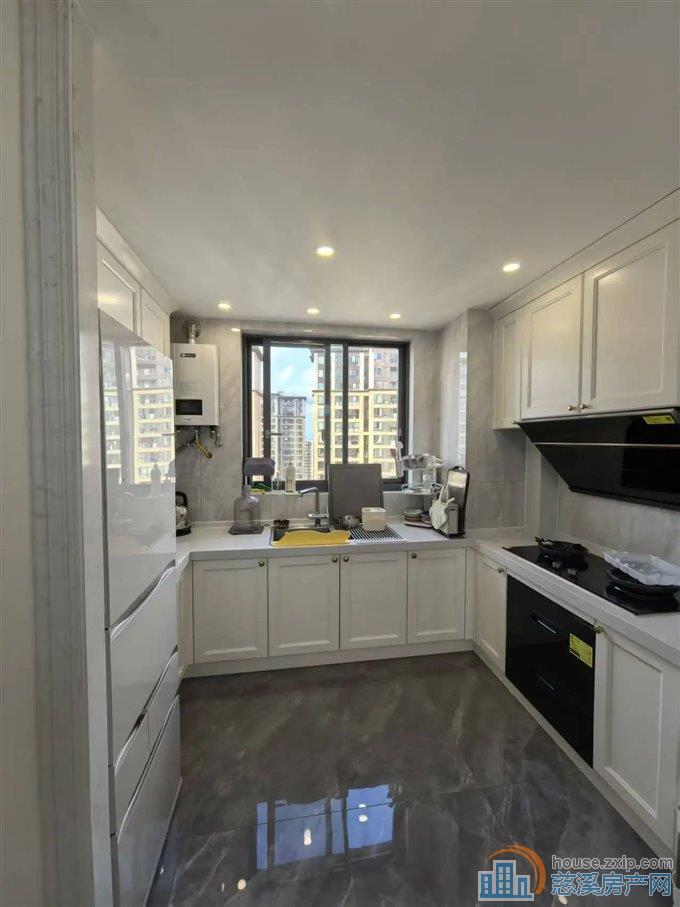 悦华府 精装140平方222万带车位