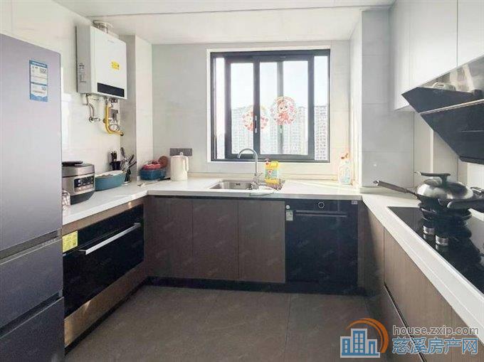 吾悦华府B区141平精装中高层226万