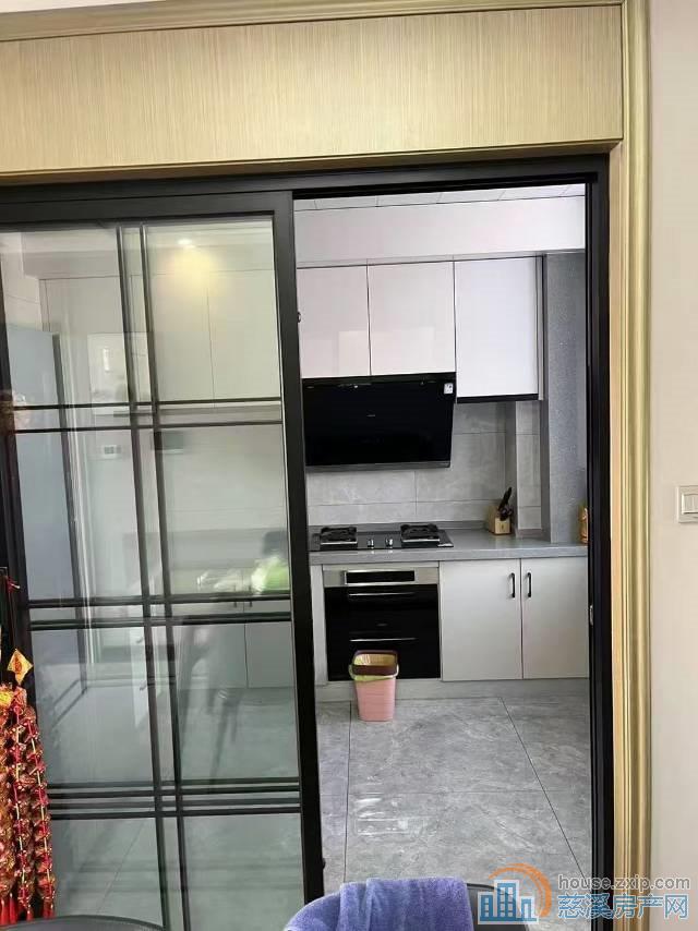 阳光城2期143平3室新精装198万直