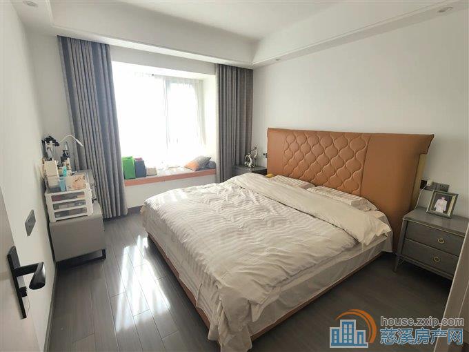 红星天铂佳苑92平120万精装修