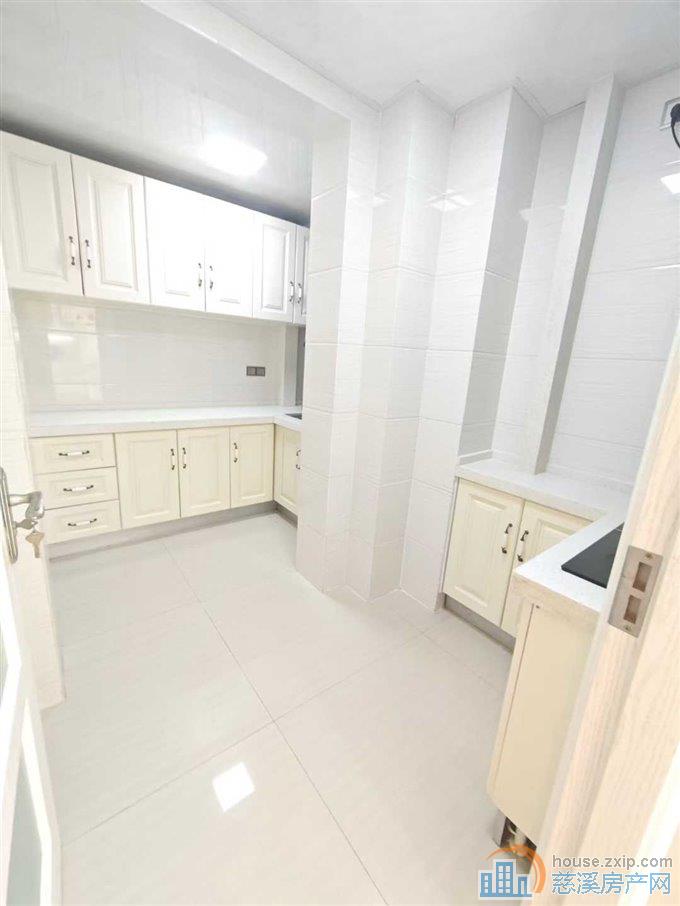 白金湾电梯房3室2厅2卫精装修直接钥匙在