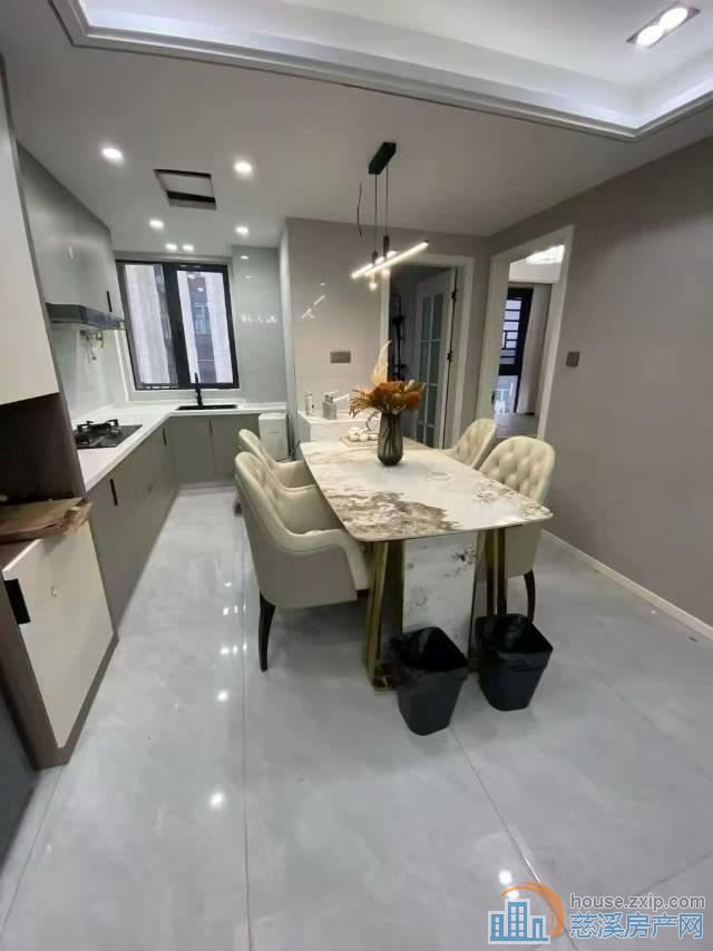 中海湖心半岛101平三室两厅两卫豪装