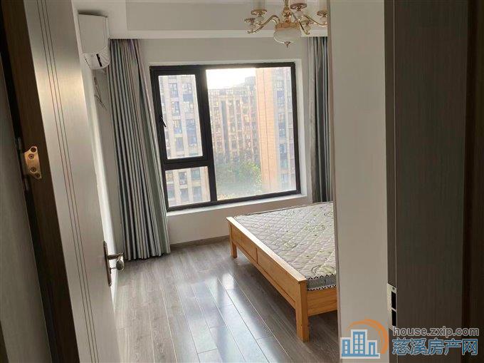 金仕华庭100平精装三室有车位3800元