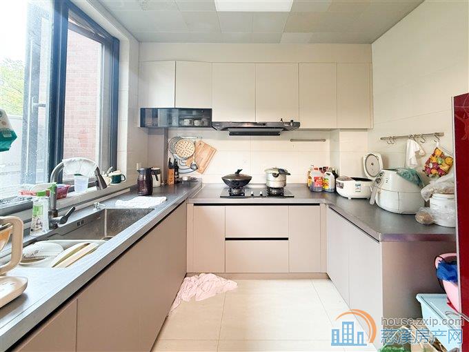 枫华富地花园134平155万送车位