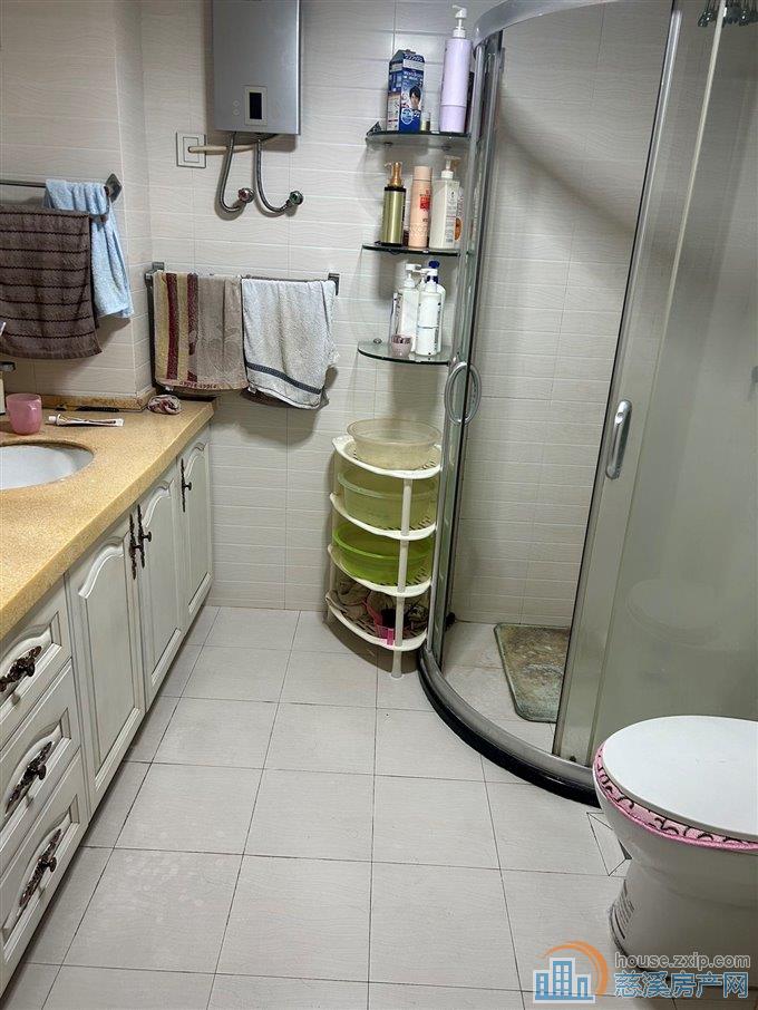 时代华都楼梯2楼121平125万精装修