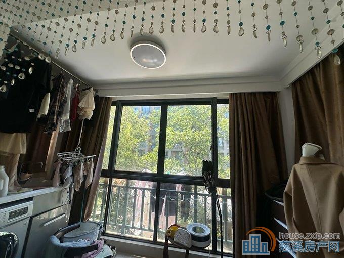 城市桃源90平108万精装修两居室