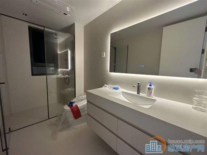 博洋水映天成160平3房豪装车位368万