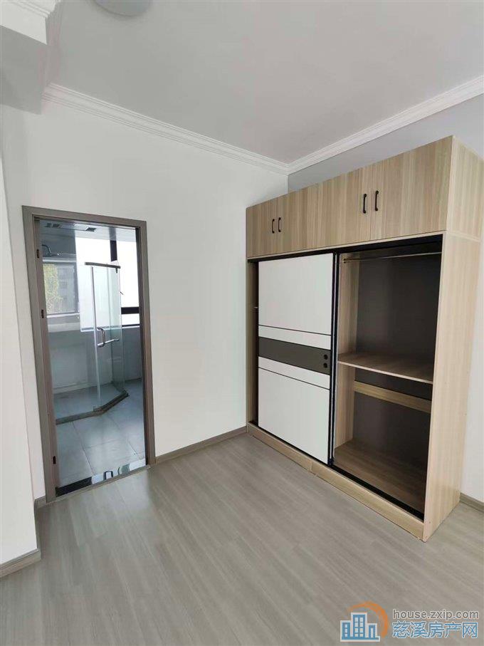 泊蔚里三室南北通透带车位  3600/月