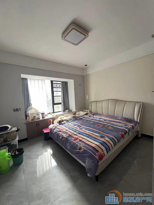 阅江府边套自住精装133平228万满2年