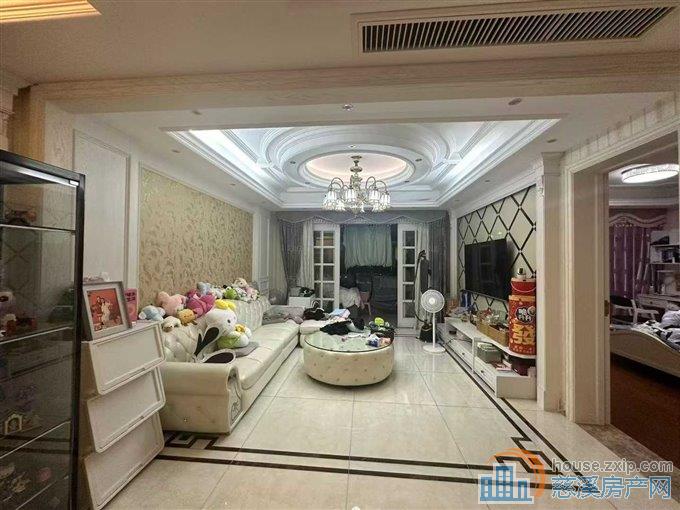 保利一期君悦湾139平方豪华三室拎包入住