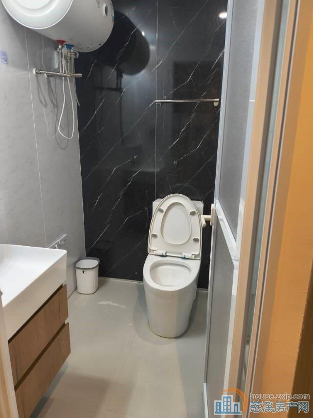 海铂中心61平自住精装朝南好楼层