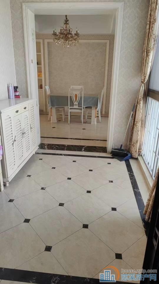 首次出租天赐家园154平四室带车位精装