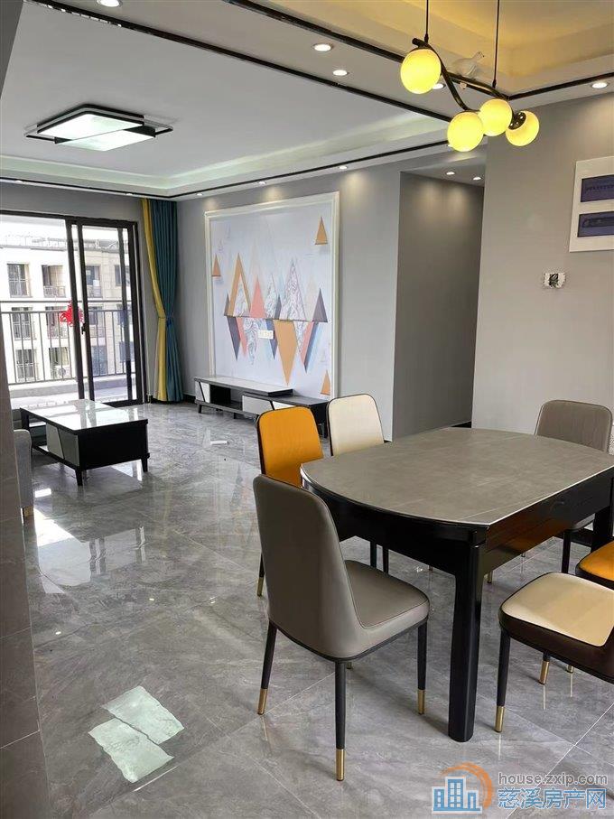 城北珑玥府 三室  精装修 3500/月