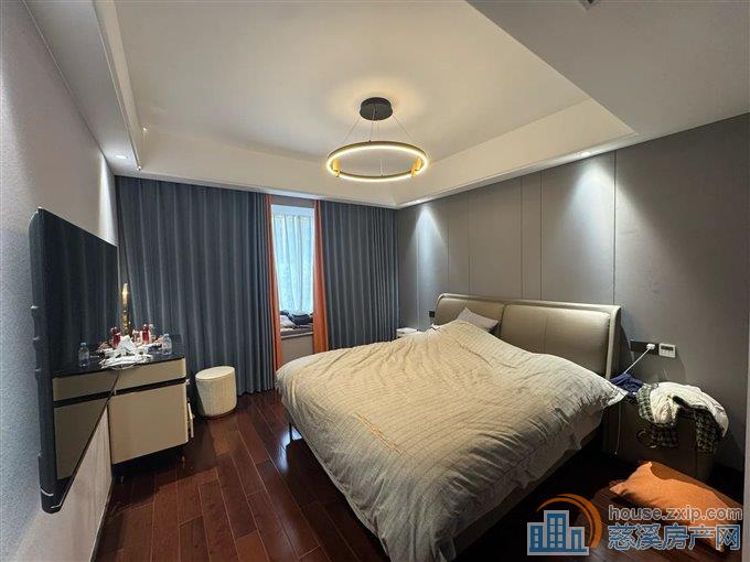 珑玥府143平288万送车位精装修