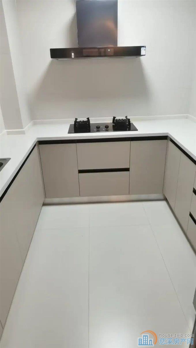 紫阙台 精装三房 月租4300 有车位