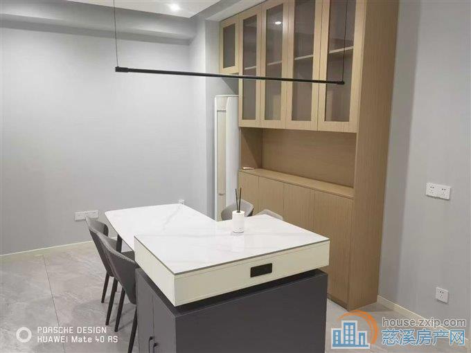 海泊中心2号楼精装修93平公寓72万