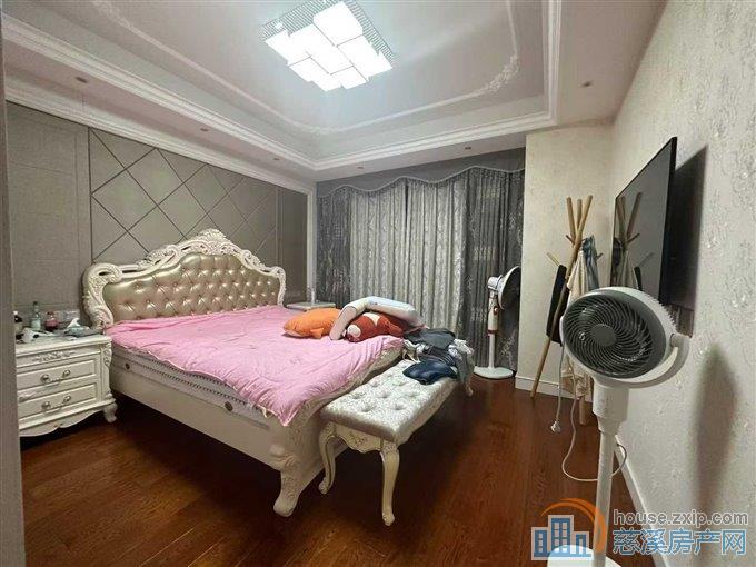 保利一期君悦湾139平方豪华三室拎包入住