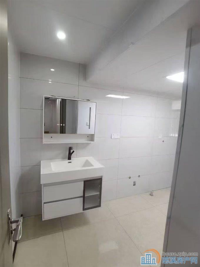 金东南苑直地1楼66.6平精装62.8万