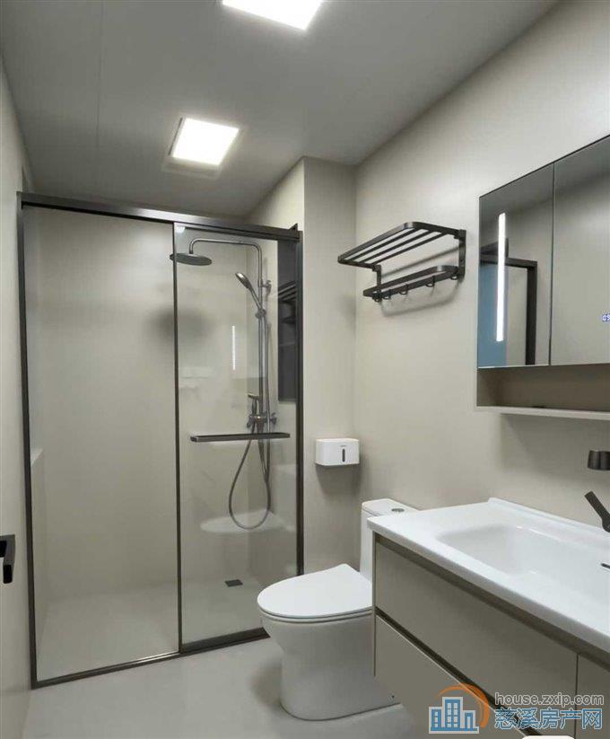 金山新村全新精装修带花园直接房源钥匙在