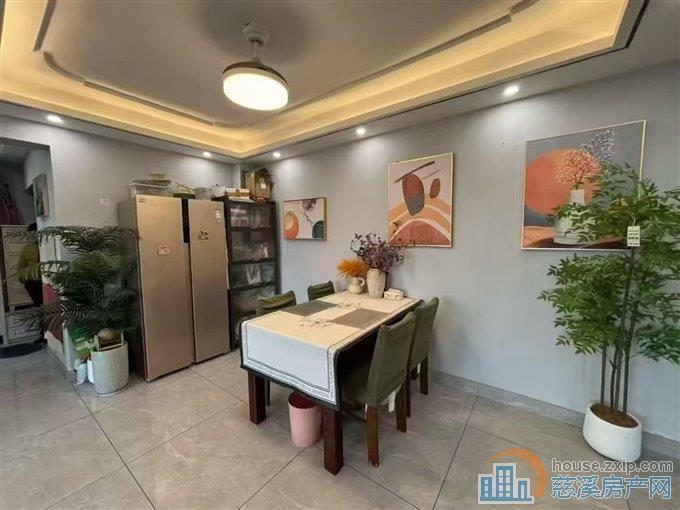 柏顿嘉园精装修117平方118万