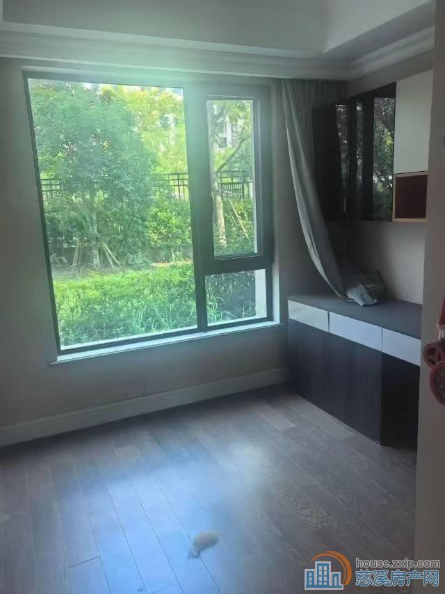 海湖心半岛一期130平带地暖218.8万