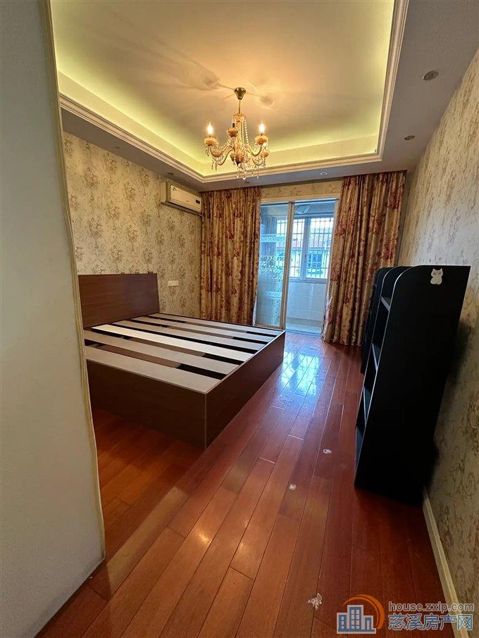 吉祥新村菜场旁 精装二室 月租2300元