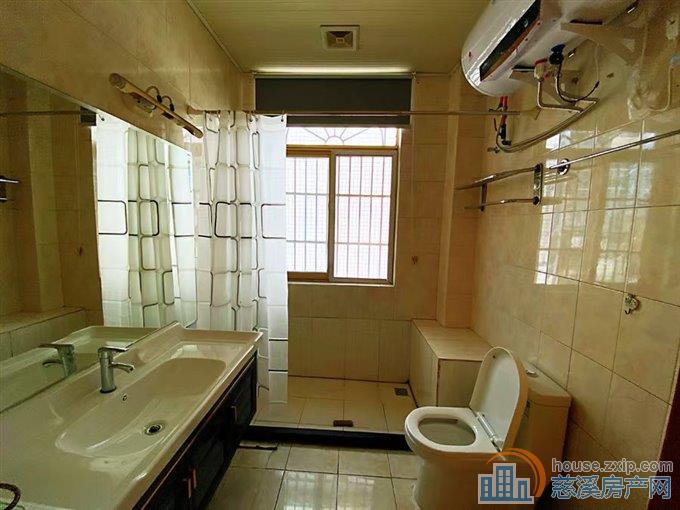 实验小学附近140平三室二卫2000元