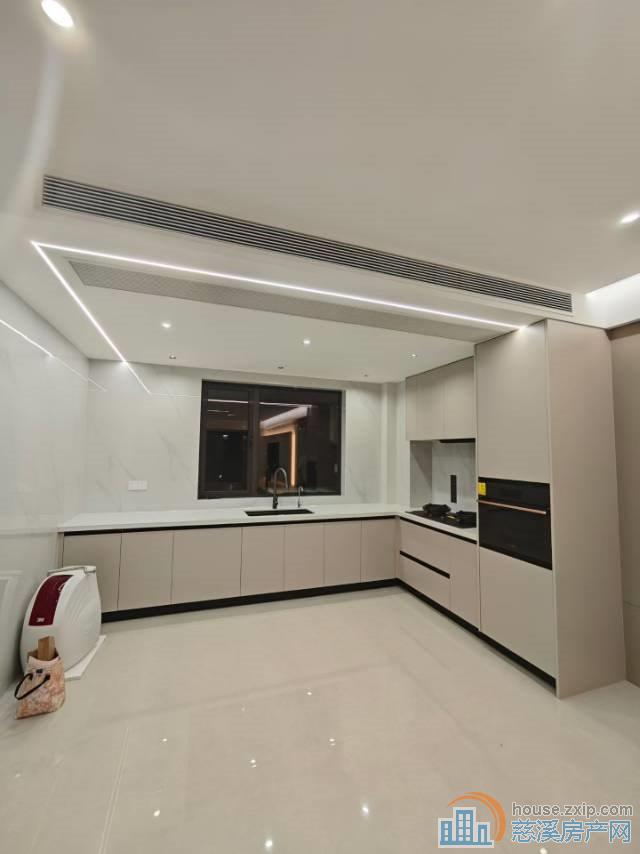 中海湖心半岛127平方豪装3室278万